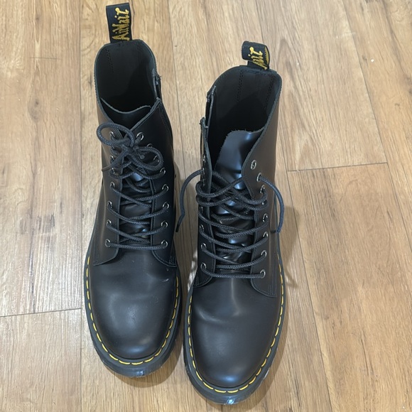 BRAND NEW WORN ONCE DR. MARTINS BLACK BOOT SIZE 11 - Picture 3 of 5